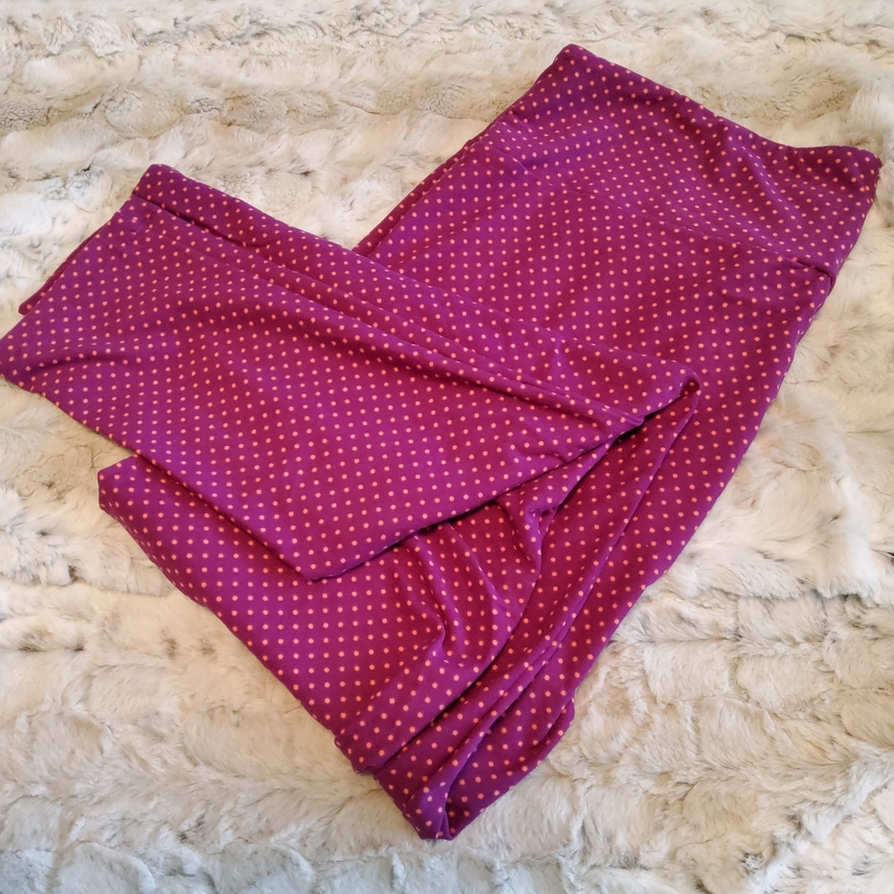 LuLaRoe Leggings Tall & Curvy Purple w/ Peach Dots